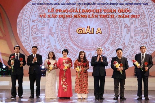 54 tac pham xuat sac duoc trao giai bua liem vang lan thu hai nam 2017