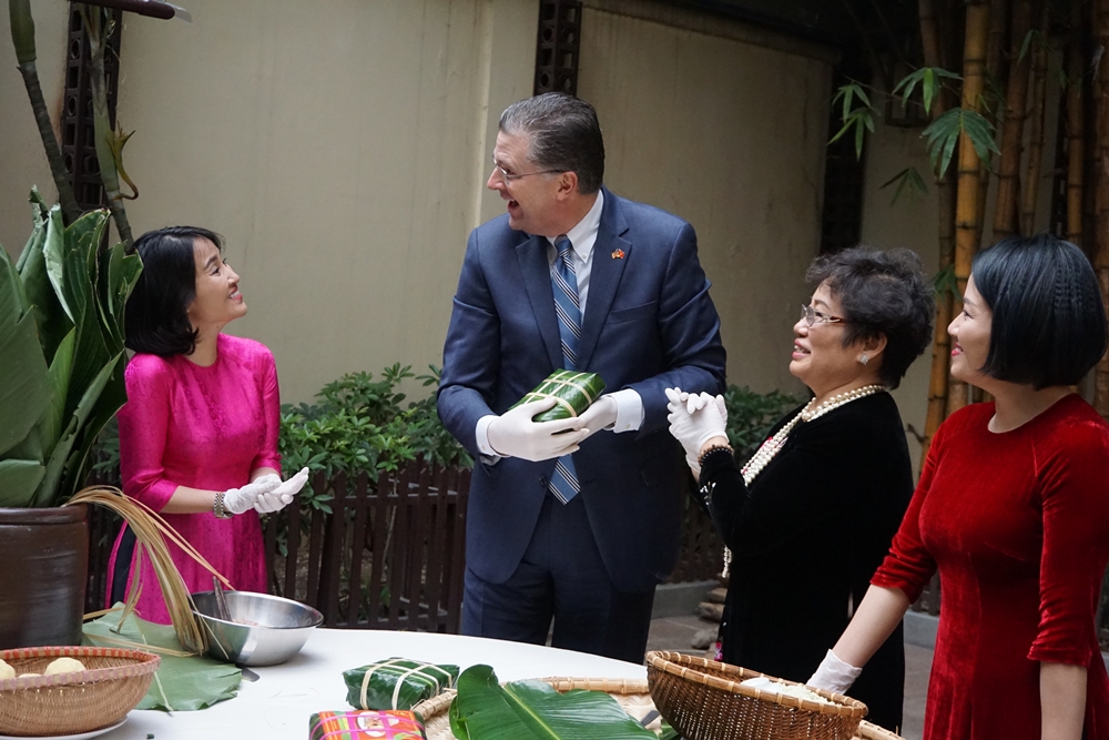 dai su my tai viet nam banh chung goi tron tinh hoa van hoa viet