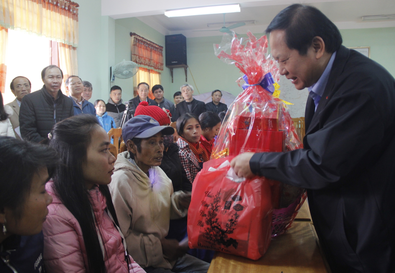 lanh dao bo cong an bo thong tin va truye n thong tham tang qua tet tai cac dia phuong