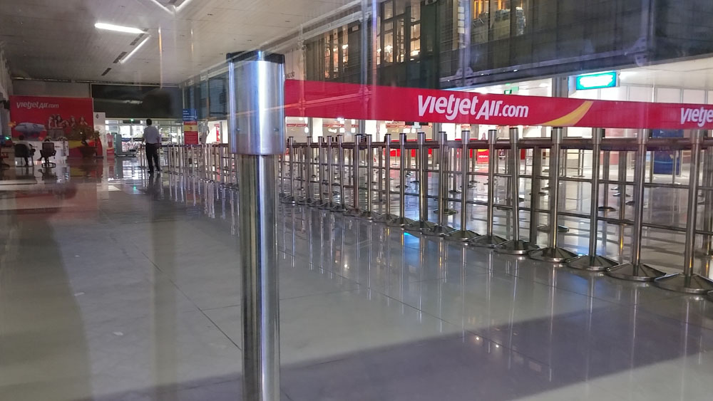 trang dem o tan son nhat cho chuyen bay ve que don tet