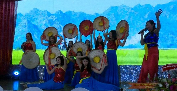 khoi day tinh yeu doi voi cheo cua nguoi viet nam tai sec