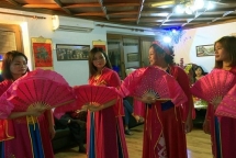 khoi day tinh yeu doi voi cheo cua nguoi viet nam tai sec