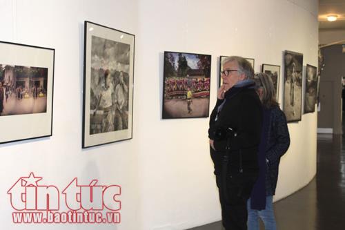 trang phuc 54 dan toc viet nam khoe sac tai mien tay nuoc phap