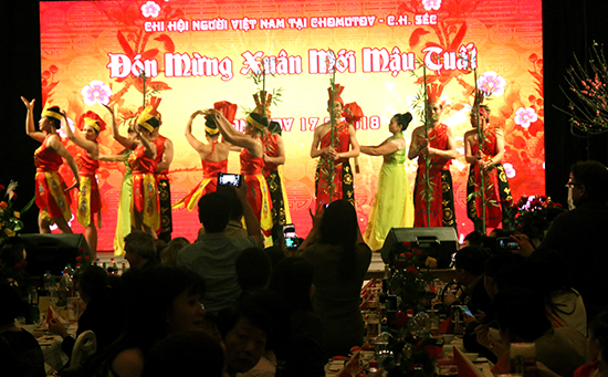 gap mat dau xuan o sec thieng lieng hai tieng dong bao