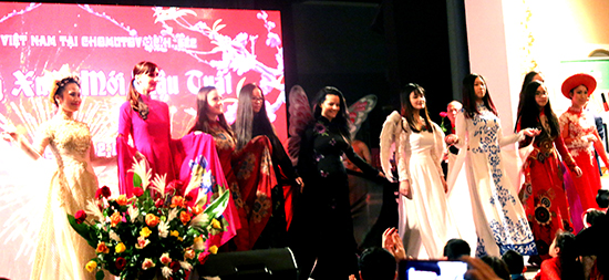 gap mat dau xuan o sec thieng lieng hai tieng dong bao