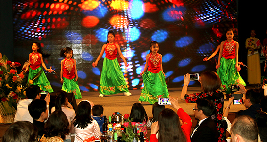 gap mat dau xuan o sec thieng lieng hai tieng dong bao