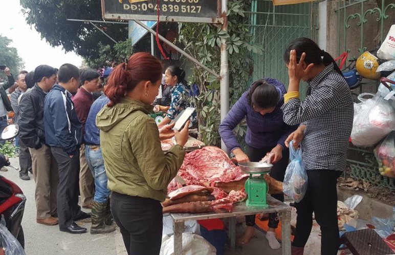 chua khai hoi cho vieng da dong kin nguoi