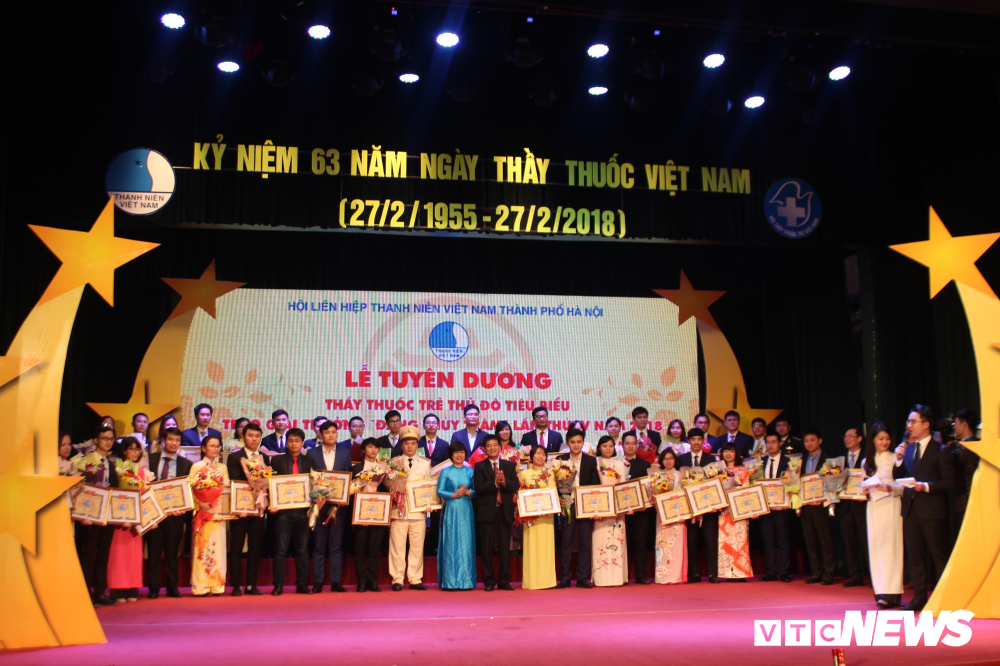 vinh danh 10 thay thuoc tre xuat sac nhan giai thuong dang thuy tram lan thu iv nam 2018