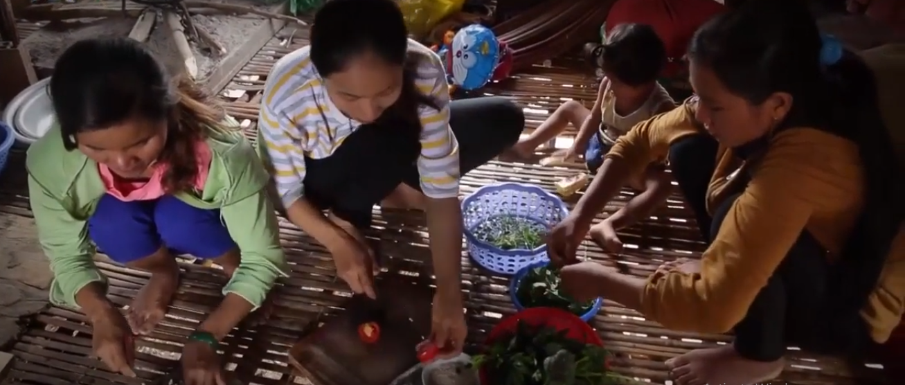 uy ban y te ha lan viet nam giup hang tram em be cham hroi ngoan khoe