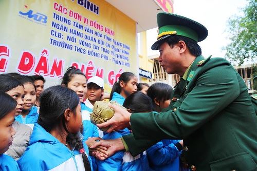 quang binh xuan bien phong am long dan bien gioi