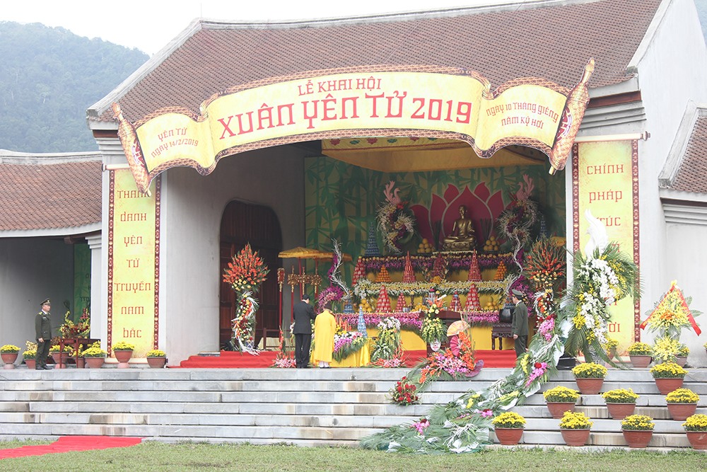 hoanh trang khai hoi xuan yen tu 2019