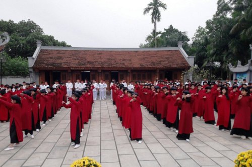 truong thcs phuong lau tham gia bao ton phat huy hat xoan phu tho