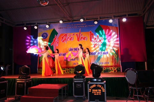 benh vien da khoa huyen bo trach to chuc hoi dien van nghe nhan ngay thay thuoc viet nam
