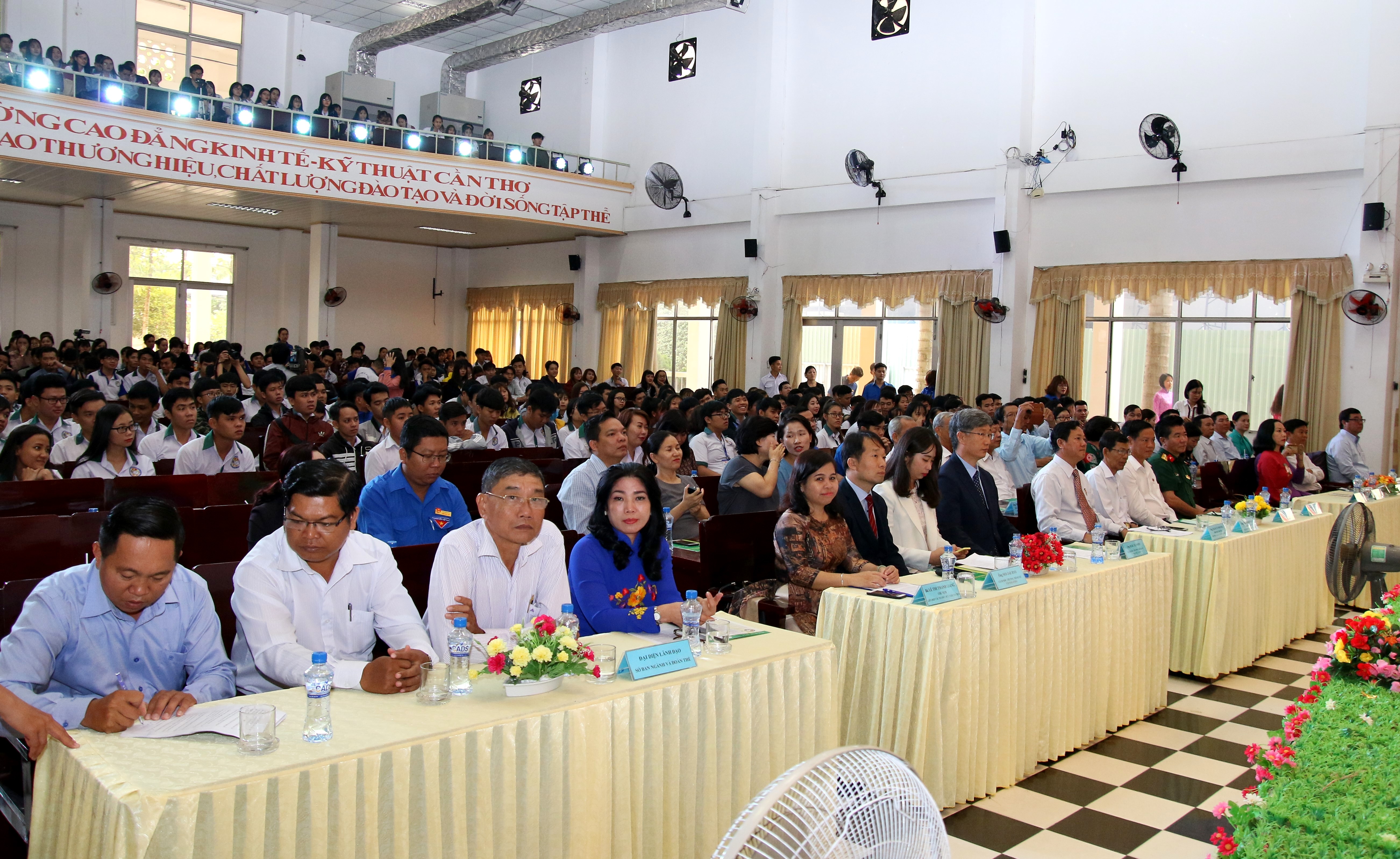 can tho de cao vai tro thanh nien hoc sinh sinh vien trong doi ngoai nhan dan