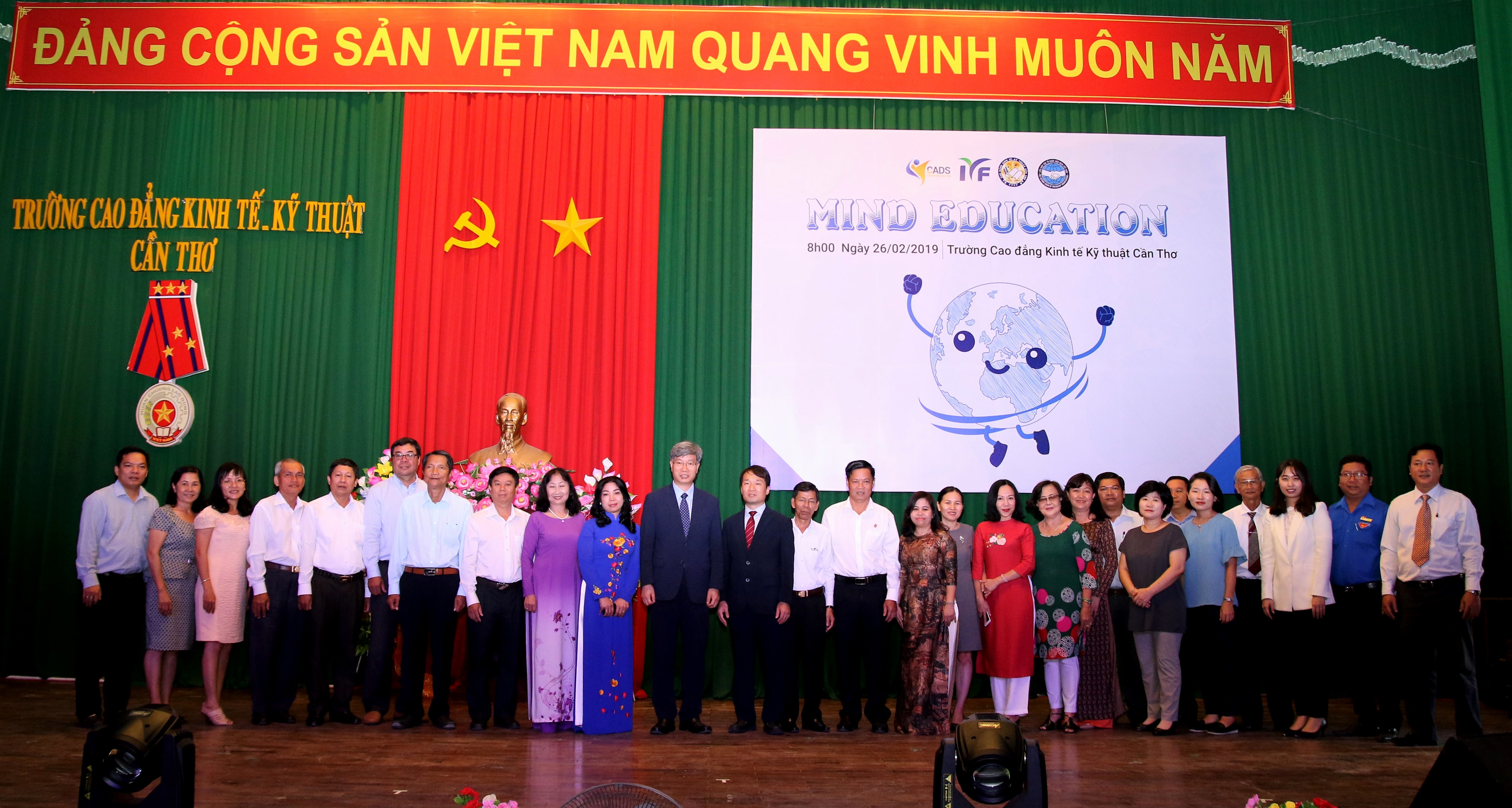 can tho de cao vai tro thanh nien hoc sinh sinh vien trong doi ngoai nhan dan