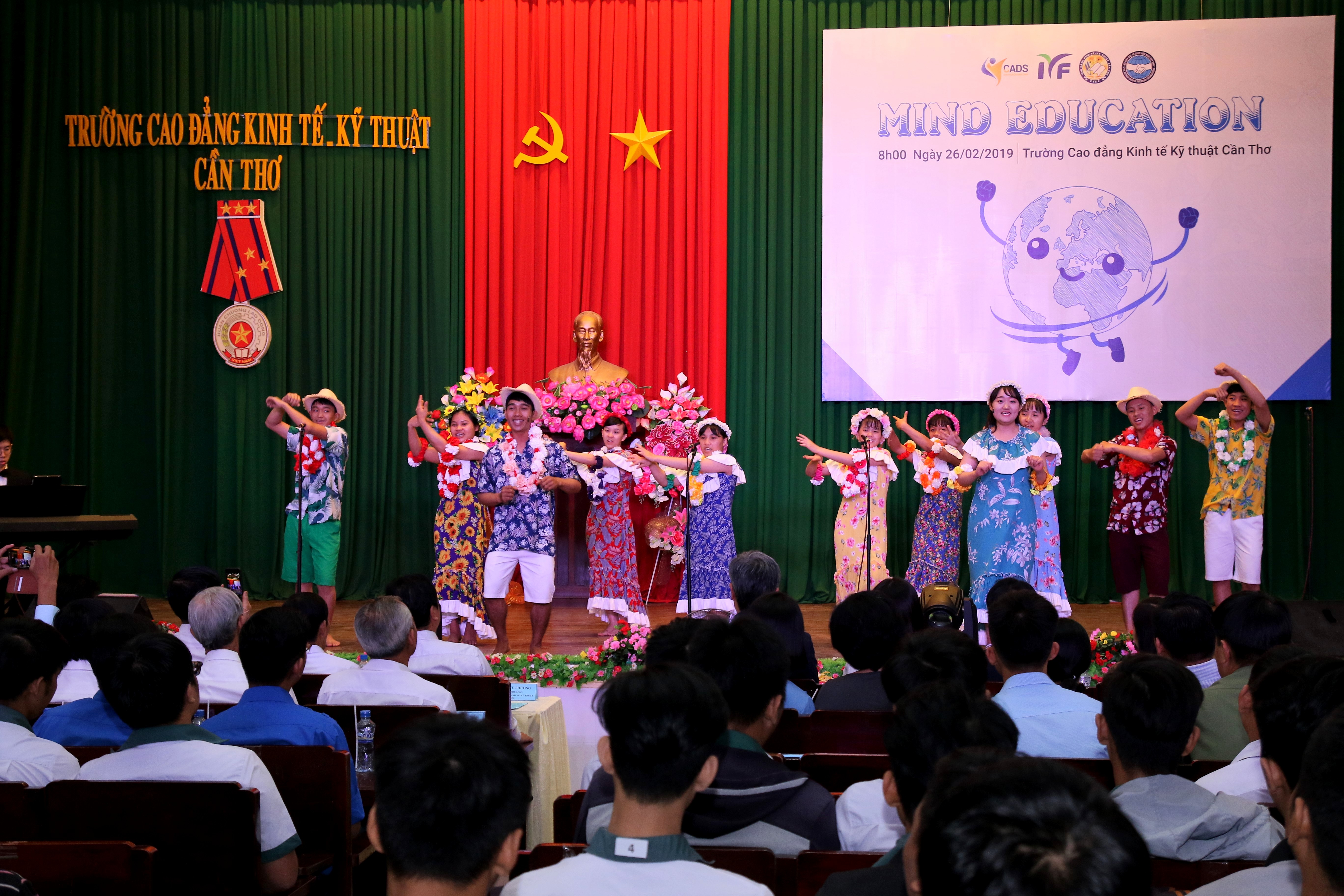 can tho de cao vai tro thanh nien hoc sinh sinh vien trong doi ngoai nhan dan
