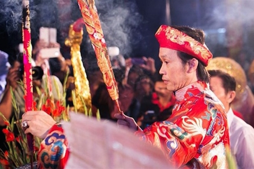 lum xum quanh vu hoai linh xay nha tho to