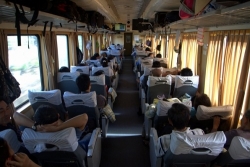 them tau chay tuyen sai gon nha trang vao cuoi tuan