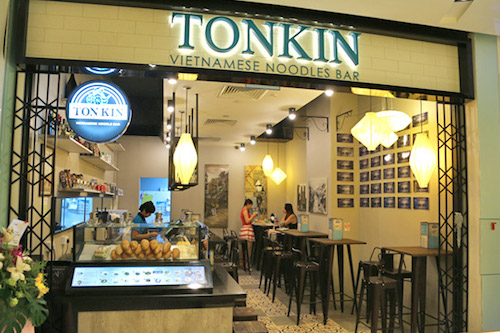 nguoi phu nu thanh cong voi am thuc viet tren dat singapore