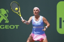 kuznetsova bat ngo danh bai dkvd serena williams o giai miami mo rong
