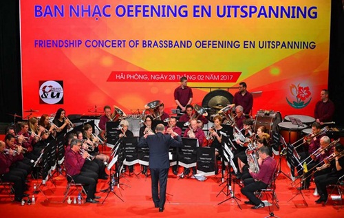 ban nhac ken dong ha lan bieu dien ky niem 1 nam thanh lap hoi huu nghi viet nam ha lan tp hai phong