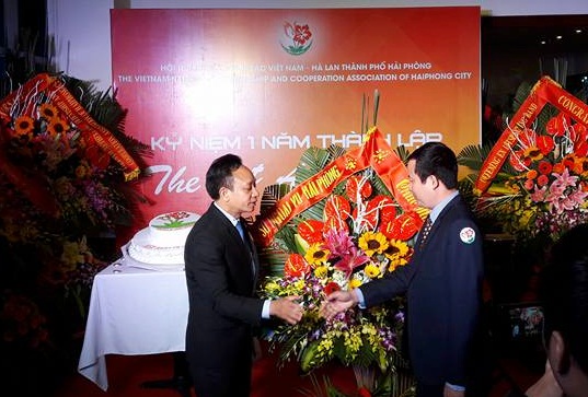 ban nhac ken dong ha lan bieu dien ky niem 1 nam thanh lap hoi huu nghi viet nam ha lan tp hai phong