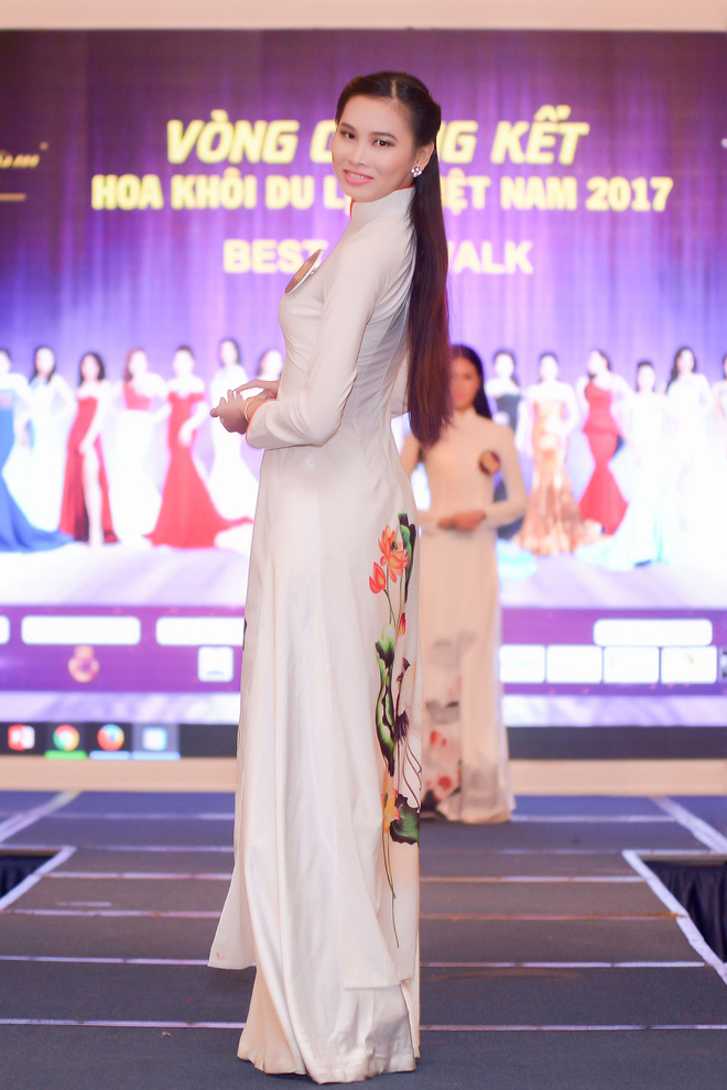 vo hoang yen mac goi cam di cham thi