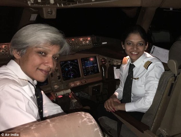 air india lap ky luc khi hoan thanh chuyen bay vong quanh the gioi voi 100 phi hanh doan la nu