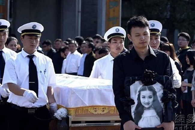 xot xa nhin lai vu an nu dien vien tre bi dao dien cuong hiep sau khi giet hai