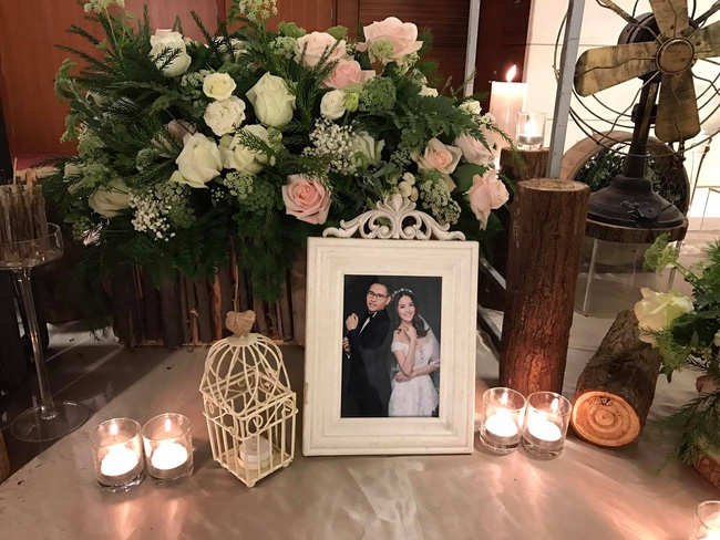 a hau hoang anh rang ro voi vay trang tinh khoi trong tiec cuoi