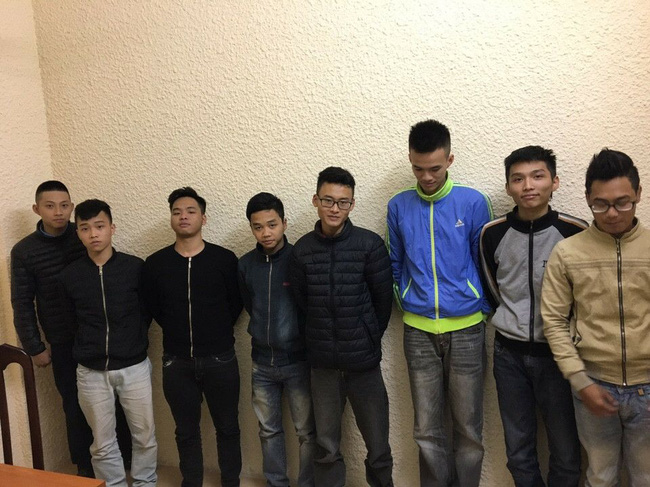 bat khan cap nhom thanh nien dua xe danh vong tren duong pho ha noi