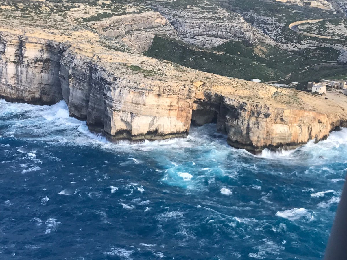azure window bieu tuong du lich noi tieng o malta da bi sup do xuong bien