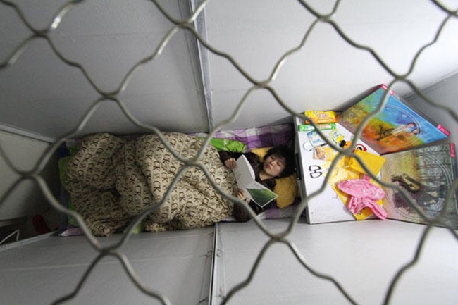 ngop tho trong nhung can phong sieu nho chi co dien tich 2m2 tai cac thanh pho noi tieng dat do o trung quoc