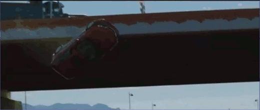 10 canh phim hanh dong neu phan tich se thay cuc ky vo ly chi vi dien vien chinh khong the chet