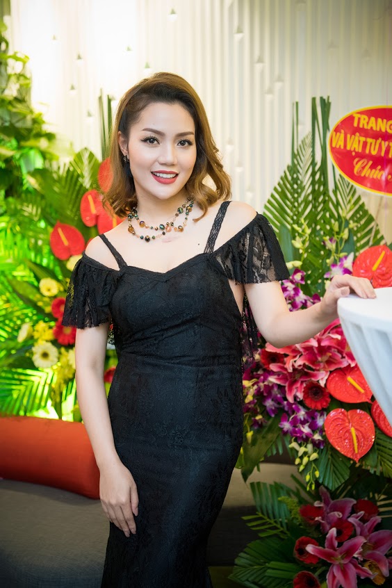 ca si ngoc anh ngay cang xinh dep noi bat