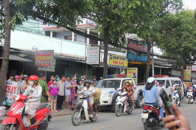 tro ve sau cuoc nhau chong that than nhin vo cung hai con gai song sinh 5 tuoi da chet chay