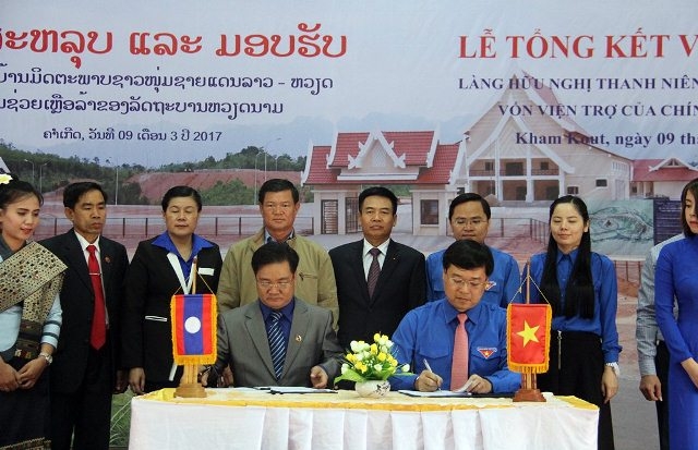 lang huu nghi thanh nien bien gioi lao viet bieu tuong tinh doan ket thanh nien 2 nuoc