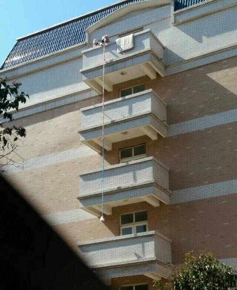 van chuyen do an vat theo cach chang giong ai hai nu sinh bi che luoi