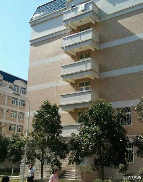 van chuyen do an vat theo cach chang giong ai hai nu sinh bi che luoi