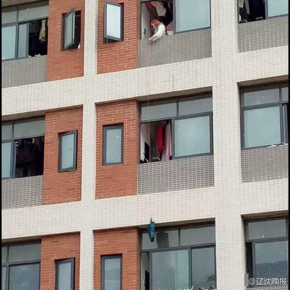 van chuyen do an vat theo cach chang giong ai hai nu sinh bi che luoi