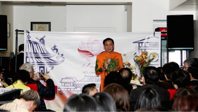 hoi huong sac viet nam chau au quang ba van hoa dan toc