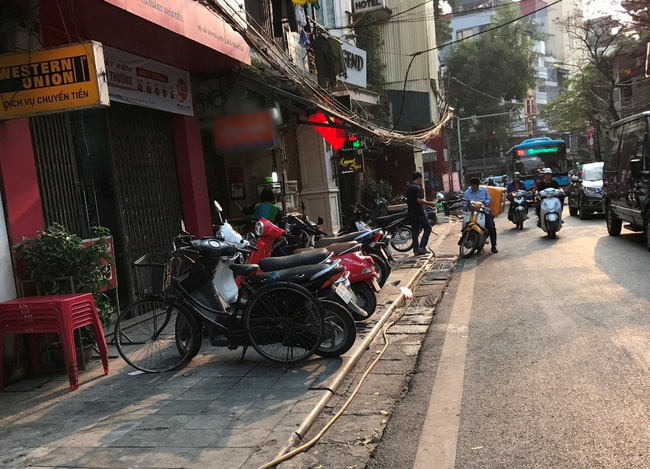 ha noi rua long lon bang chan quan an tren pho co bi phat 46 trieu dong