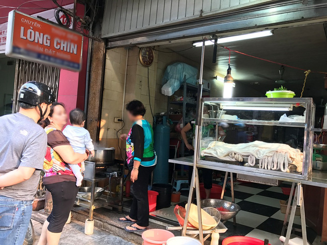 ha noi rua long lon bang chan quan an tren pho co bi phat 46 trieu dong
