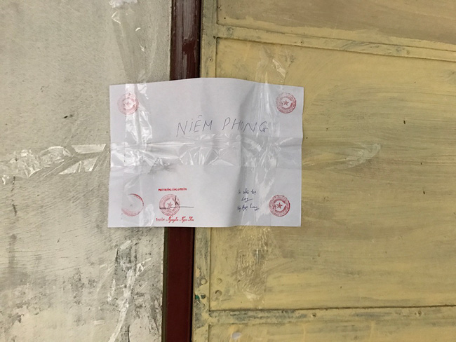 hang xom chung kien co gai bi duoi ve tan phong tro co van xin nhung ban trai van xuong tay sat hai