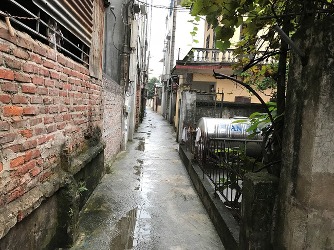 hang xom chung kien co gai bi duoi ve tan phong tro co van xin nhung ban trai van xuong tay sat hai