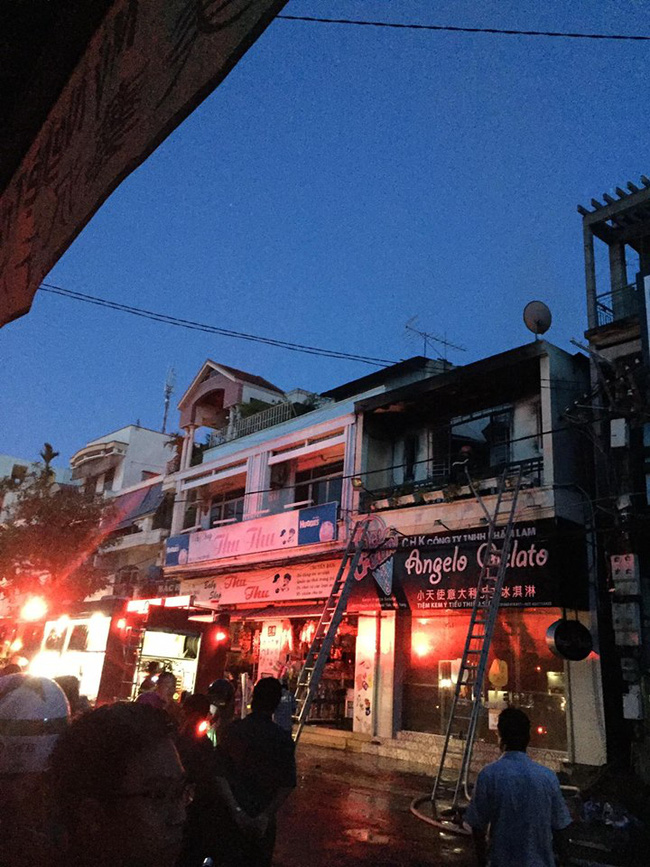 clip chay lon tren duong nguyen trai nha trang khoi boc cao mu mit