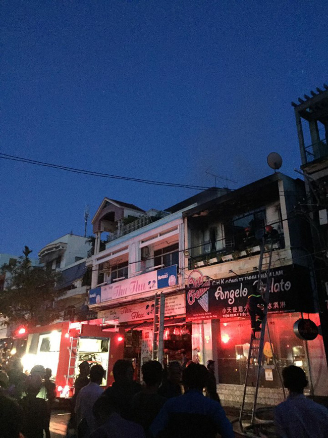 clip chay lon tren duong nguyen trai nha trang khoi boc cao mu mit