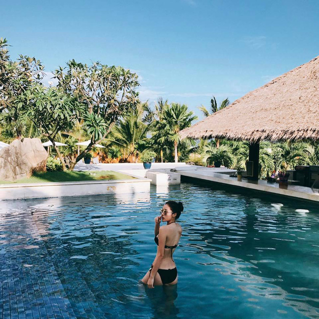 lan mot hoi sau bao scandal ky duyen bat ngo khoe dang sieu nuot voi bikini nong bong