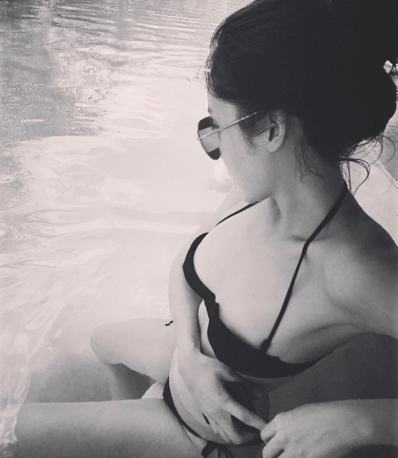 lan mot hoi sau bao scandal ky duyen bat ngo khoe dang sieu nuot voi bikini nong bong