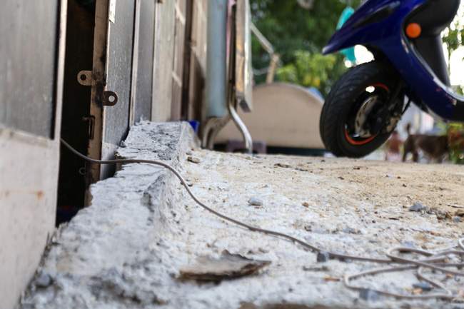 nguoi sai gon mang ghe sofa ra le duong ngoi hong mat vi nha bien thanh ham